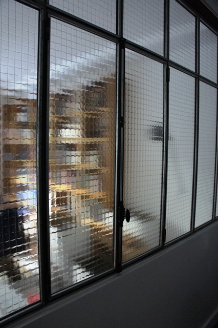 Verrières atelier d'artiste d'une chambre avec verre translucide de type verre armé grandes mailles